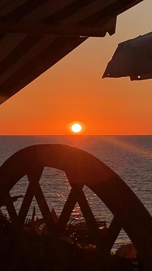 Anzio A Picco Sul Mare! Appartement Buitenkant foto