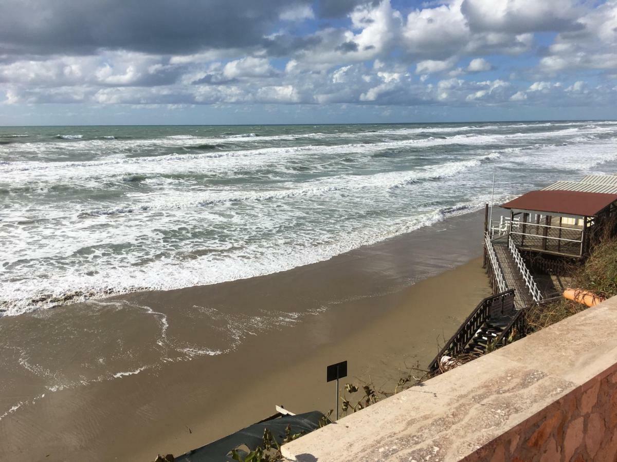 Anzio A Picco Sul Mare! Appartement Buitenkant foto
